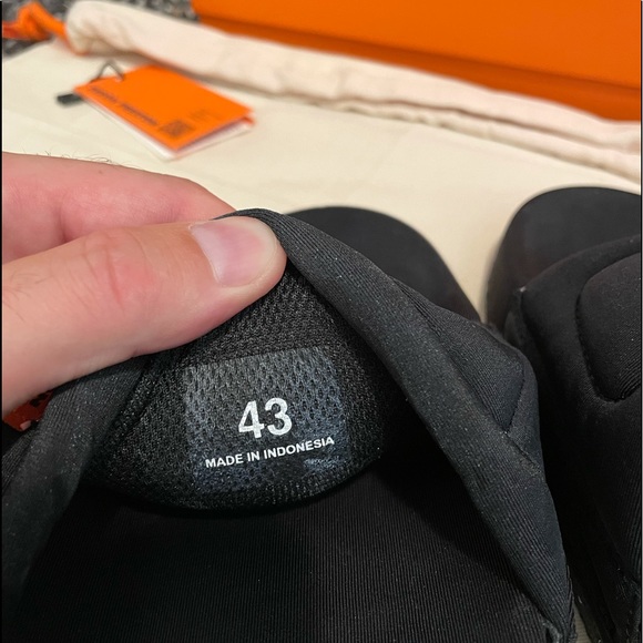 Heron Preston Fabric Logo Slides- EU 43/ True US 10. Retail $300 - Picture 5 of 10